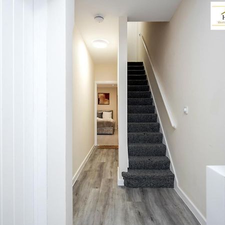 Bedford Hospital Victoria Apartments A And B By Homely Spaces Short Lets & Serviced Accommodation エクステリア 写真