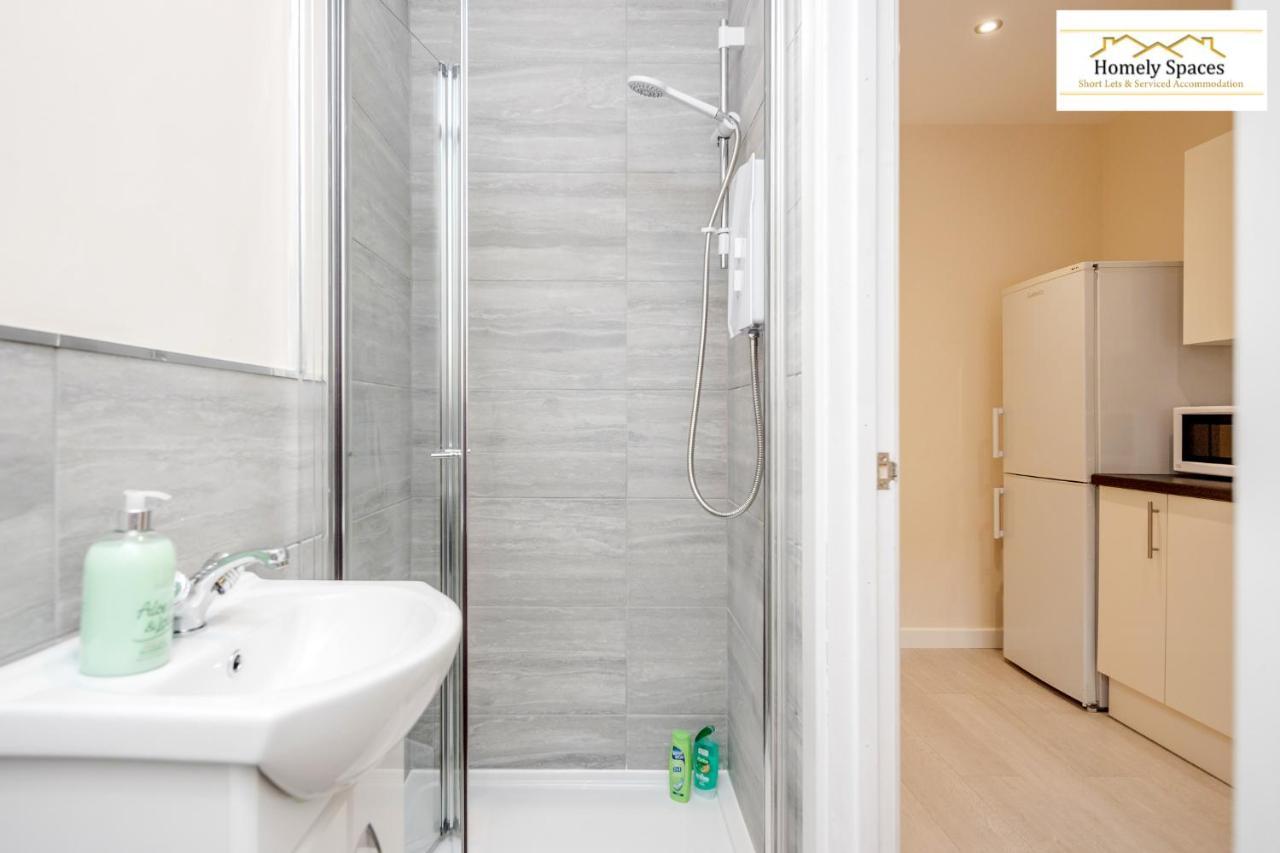 Bedford Hospital Victoria Apartments A And B By Homely Spaces Short Lets & Serviced Accommodation エクステリア 写真