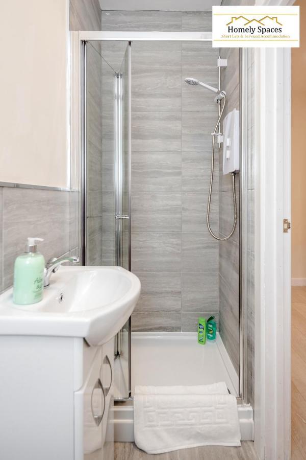 Bedford Hospital Victoria Apartments A And B By Homely Spaces Short Lets & Serviced Accommodation エクステリア 写真